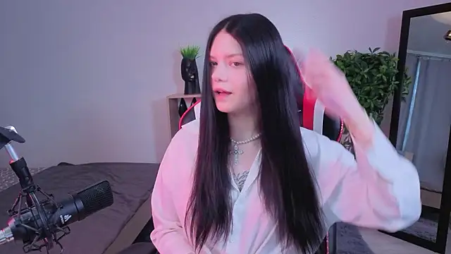 Snapshot of Maria_trend chatting on 02-14-26, 02:47 Maria trend online show from 02-14-26, 02:47