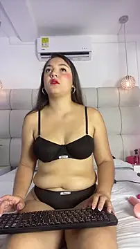 Snapshot of Dakota_Hills chatting on 02-18-26, 01:18 Dakota Hills online show from 02-18-26, 01:18