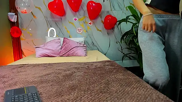 Snapshot of Amanda_Rossi chatting on 02-15-26, 03:42 Amanda Rossi online show from 02-15-26, 03:42