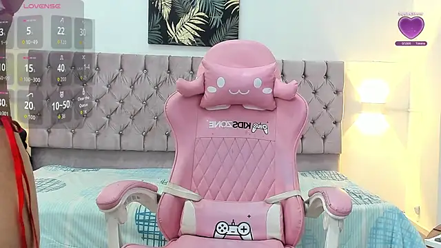 thaliaa smith1 online show from 04-07-26, 08:53