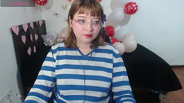 Snapshot of Cherrybloom692 chatting on 02-16-26, 06:20 Cherrybloom692 online show from 02-16-26, 06:20