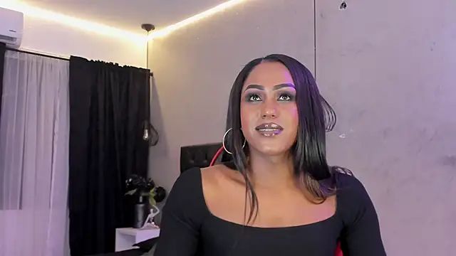 Snapshot of naomi__blair chatting on 07-04-26, 03:24 naomi blair online show from 07-04-26, 03:24