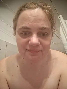 Snapshot of VitniKis chatting on 02-04-26, 08:25 VitniKis online show from 02-04-26, 08:25