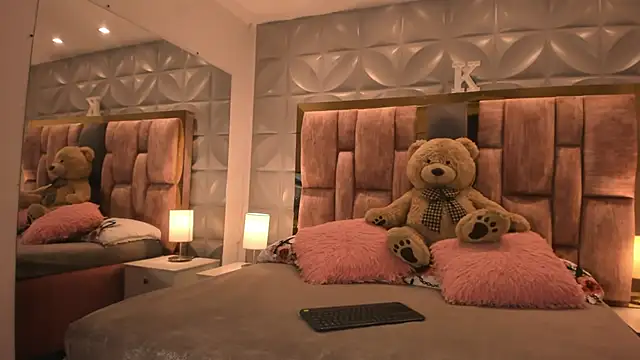 Snapshot of Paris_Velvet chatting on 02-06-26, 10:57 Paris Velvet online show from 02-06-26, 10:57