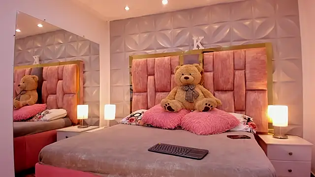 Snapshot of Paris_Velvet chatting on 02-07-26, 10:13 Paris Velvet online show from 02-07-26, 10:13