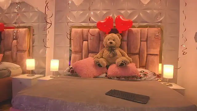 Snapshot of Paris_Velvet chatting on 02-15-26, 11:12 Paris Velvet online show from 02-15-26, 11:12