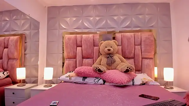 Paris Velvet online show from 03-26-26, 10:48