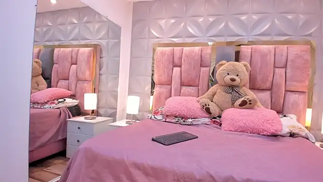 Paris Velvet online show from 04-06-26, 11:38