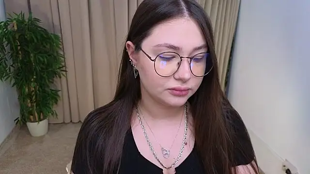 Snapshot of vanessaparadiza chatting on 02-20-26, 02:39 vanessaparadiza online show from 02-20-26, 02:39