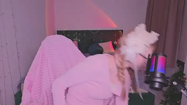 Snapshot of alicedews chatting on 02-09-26, 09:41 alicedews online show from 02-09-26, 09:41