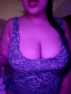 Snapshot of soylula884 chatting on 03-08-26, 04:38 soylula884 online show from 03-08-26, 04:38