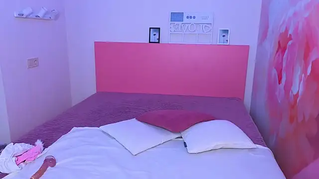 LuxSiren online show from 04-11-26, 06:29