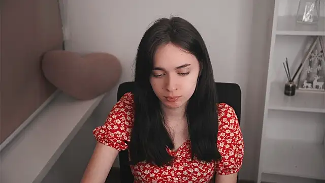 Snapshot of GinnyKittle chatting on 02-13-26, 06:37 GinnyKittle online show from 02-13-26, 06:37