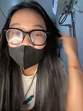 Leeeiuu online show from 02-10-26, 05:17