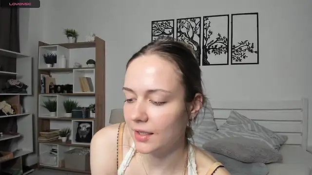 Snapshot of MalvinaTrafford chatting on 02-01-26, 08:40 MalvinaTrafford online show from 02-01-26, 08:40