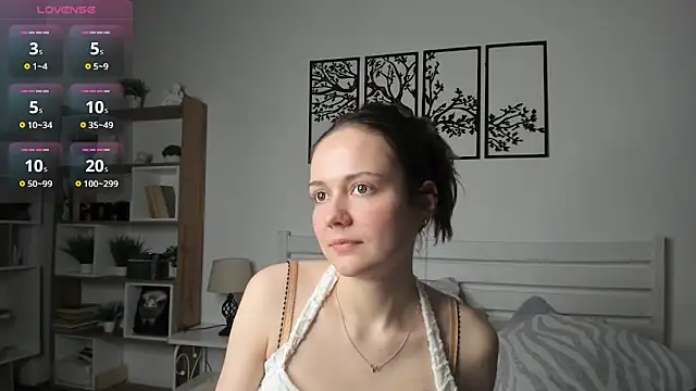 Snapshot of MalvinaTrafford chatting on 02-04-26, 08:14 MalvinaTrafford online show from 02-04-26, 08:14