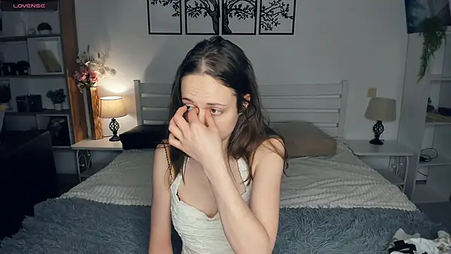 Snapshot of MalvinaTrafford chatting on 02-21-26, 08:43 MalvinaTrafford online show from 02-21-26, 08:43