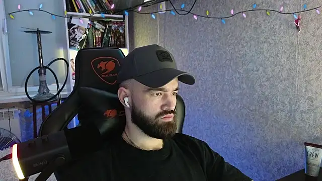 Snapshot of _Mostly_ chatting on 02-05-26, 02:43 Mostly online show from 02-05-26, 02:43