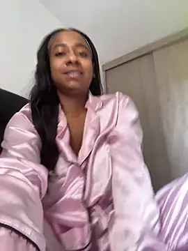 Snapshot of amara_queen_ chatting on 07-13-26, 02:42 amara queen online show from 07-13-26, 02:42