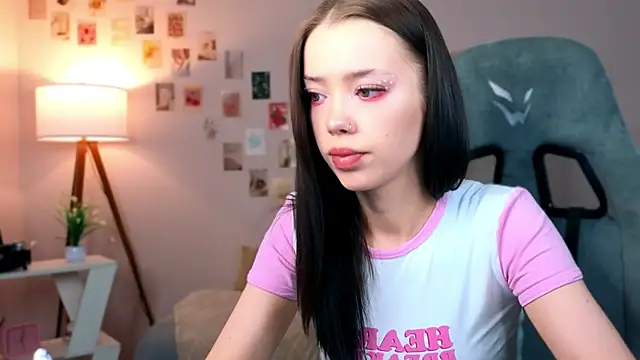 Snapshot of Vexnexe chatting on 02-08-26, 08:01 Vexnexe online show from 02-08-26, 08:01