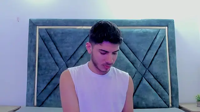 Snapshot of Apolo_Gray chatting on 02-18-26, 05:25 Apolo Gray online show from 02-18-26, 05:25