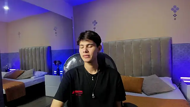 Derek Sinn online show from 03-12-26, 04:57