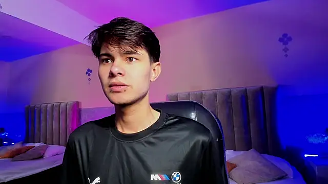 Derek Sinn online show from 04-12-26, 12:54