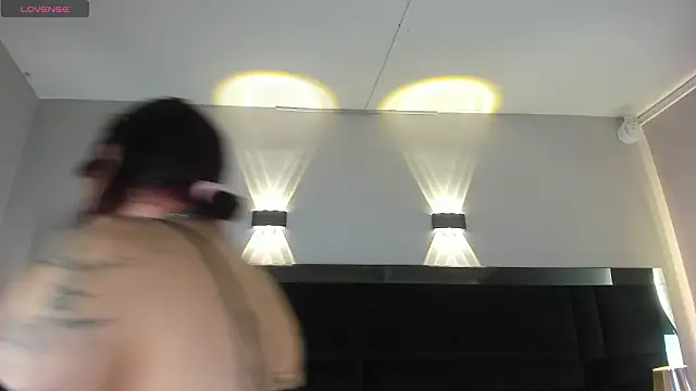 Snapshot of Ravenn21x chatting on 02-11-26, 11:37 Ravenn21x online show from 02-11-26, 11:37