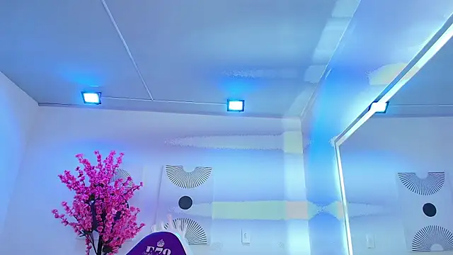 Snapshot of Madisson_pitman chatting on 02-25-26, 08:18 Madisson pitman online show from 02-25-26, 08:18