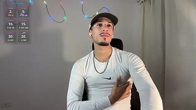 Snapshot of rafael_stone11 chatting on 02-07-26, 02:04 rafael stone11 online show from 02-07-26, 02:04