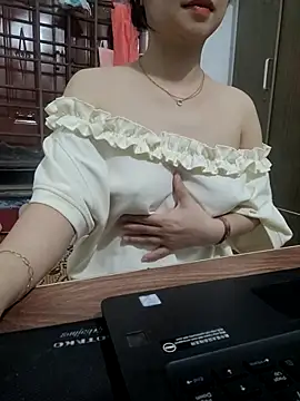 Snapshot of NinaKey chatting on 07-18-26, 03:38 NinaKey online show from 07-18-26, 03:38