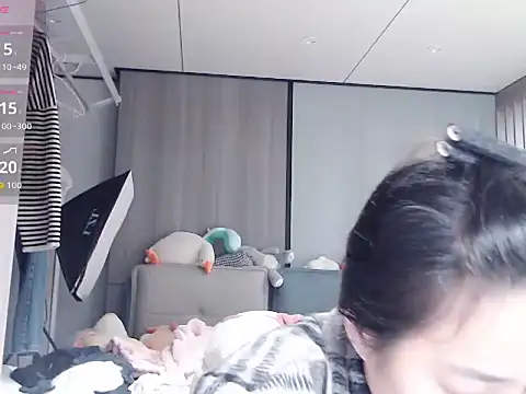 Snapshot of Tsuki-y chatting on 02-28-26, 02:29 Tsuki-y online show from 02-28-26, 02:29