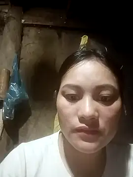 Snapshot of Momo-biki chatting on 05-18-26, 10:15 Momo-biki online show from 05-18-26, 10:15