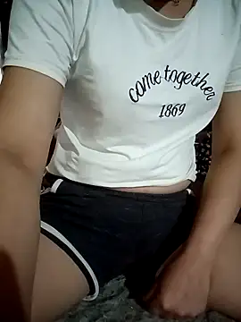 Snapshot of Momo-biki chatting on 06-15-26, 12:46 Momo-biki online show from 06-15-26, 12:46