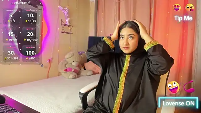 Snapshot of SamiraAwada chatting on 02-04-26, 06:03 SamiraAwada online show from 02-04-26, 06:03