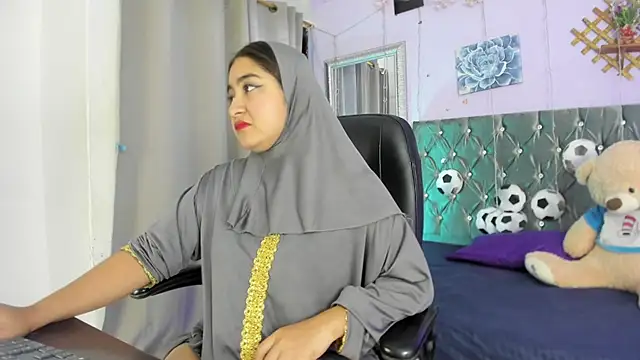 Snapshot of SamiraAwada chatting on 06-22-26, 07:11 SamiraAwada online show from 06-22-26, 07:11
