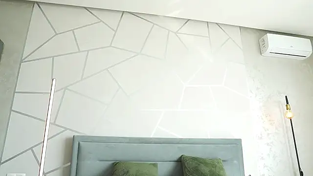 DollyV online show from 04-25-26, 01:41