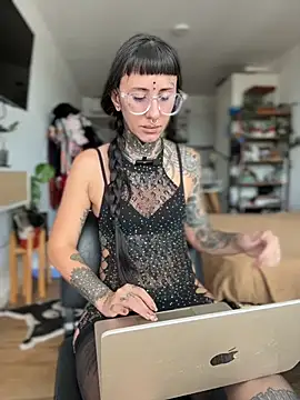 Snapshot of xsadtanas chatting on 02-25-26, 04:38 xsadtanas online show from 02-25-26, 04:38