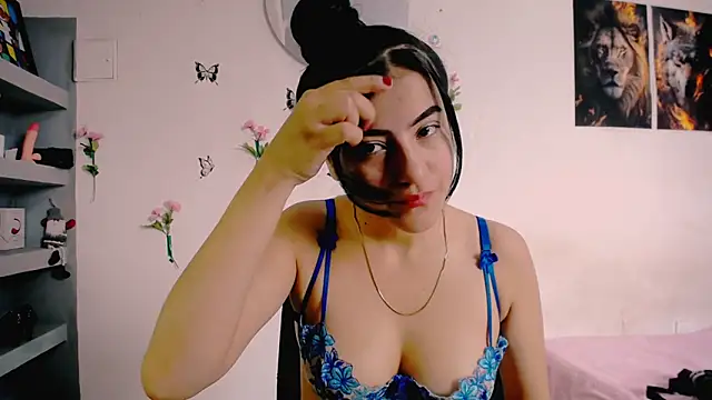 Snapshot of charlotte_petit_ chatting on 02-17-26, 04:13 charlotte petit online show from 02-17-26, 04:13