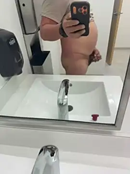 Snapshot of yolanda339 chatting on 02-18-26, 01:29 yolanda339 online show from 02-18-26, 01:29