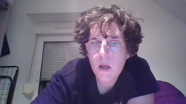 OIseauNoir88 online show from 04-05-26, 08:17