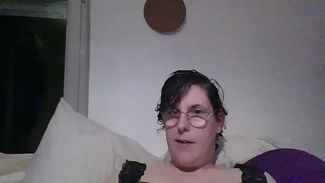 OIseauNoir88 online show from 04-10-26, 07:51