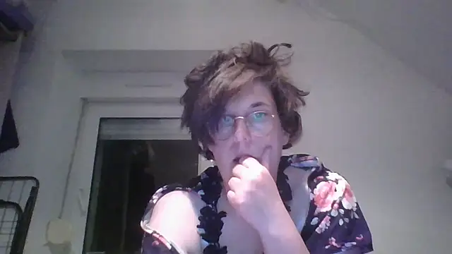 OIseauNoir88 online show from 04-12-26, 07:19