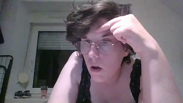 OIseauNoir88 online show from 04-15-26, 07:43