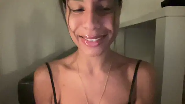 Snapshot of YaraEstelle chatting on 05-17-26, 11:23 YaraEstelle online show from 05-17-26, 11:23