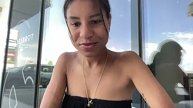 Snapshot of YaraEstelle chatting on 05-24-26, 01:16 YaraEstelle online show from 05-24-26, 01:16