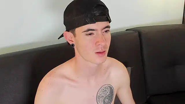 Snapshot of Lio_____ chatting on 02-20-26, 05:15 Lio online show from 02-20-26, 05:15