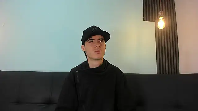 Snapshot of Lio_____ chatting on 03-02-26, 03:20 Lio online show from 03-02-26, 03:20