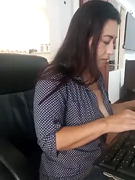 Snapshot of aliz963040 chatting on 02-03-26, 02:33 aliz963040 online show from 02-03-26, 02:33