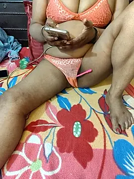 Snapshot of Red_Wine444 chatting on 02-22-26, 04:16 Red Wine444 online show from 02-22-26, 04:16